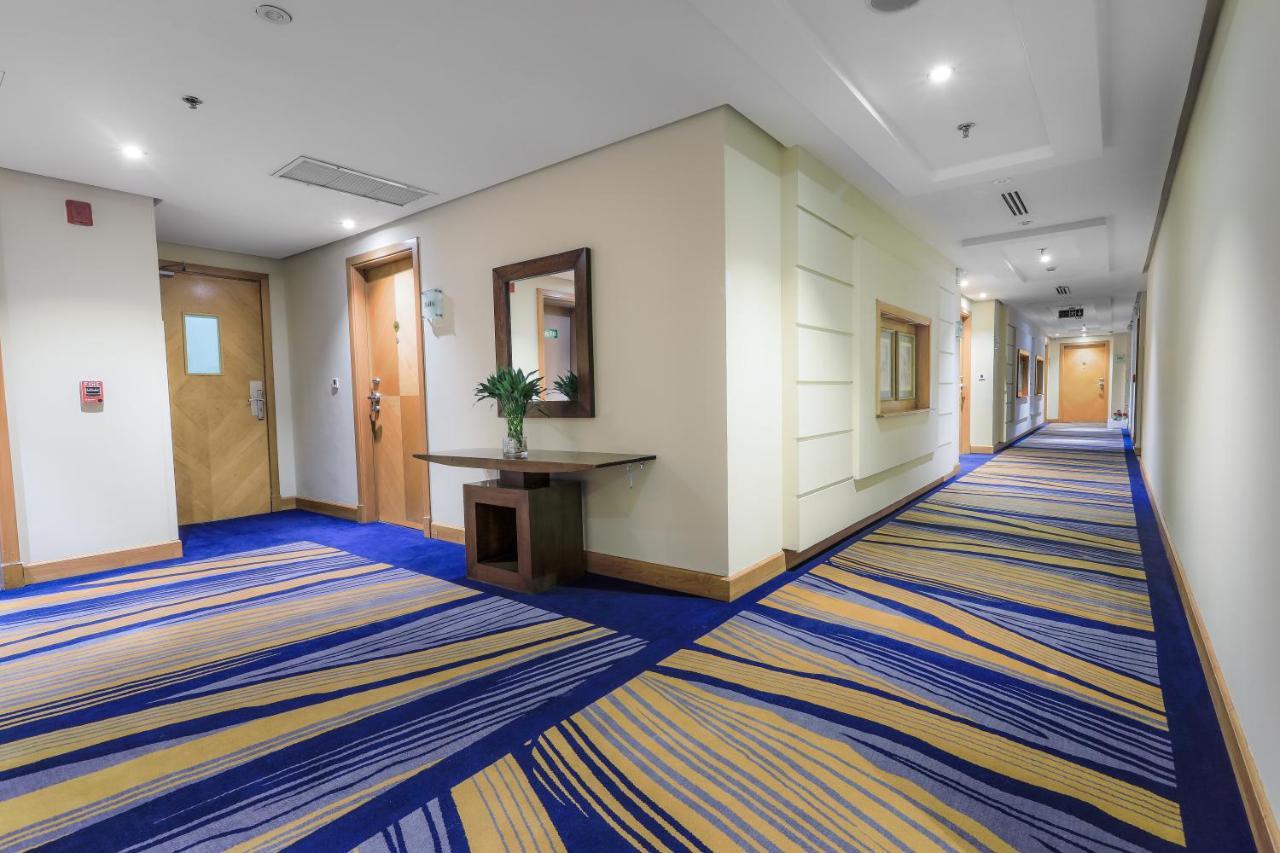 Elaf Al Mashaer Hotel Makkah Mekka Exteriér fotografie A corridor in a modern hotel